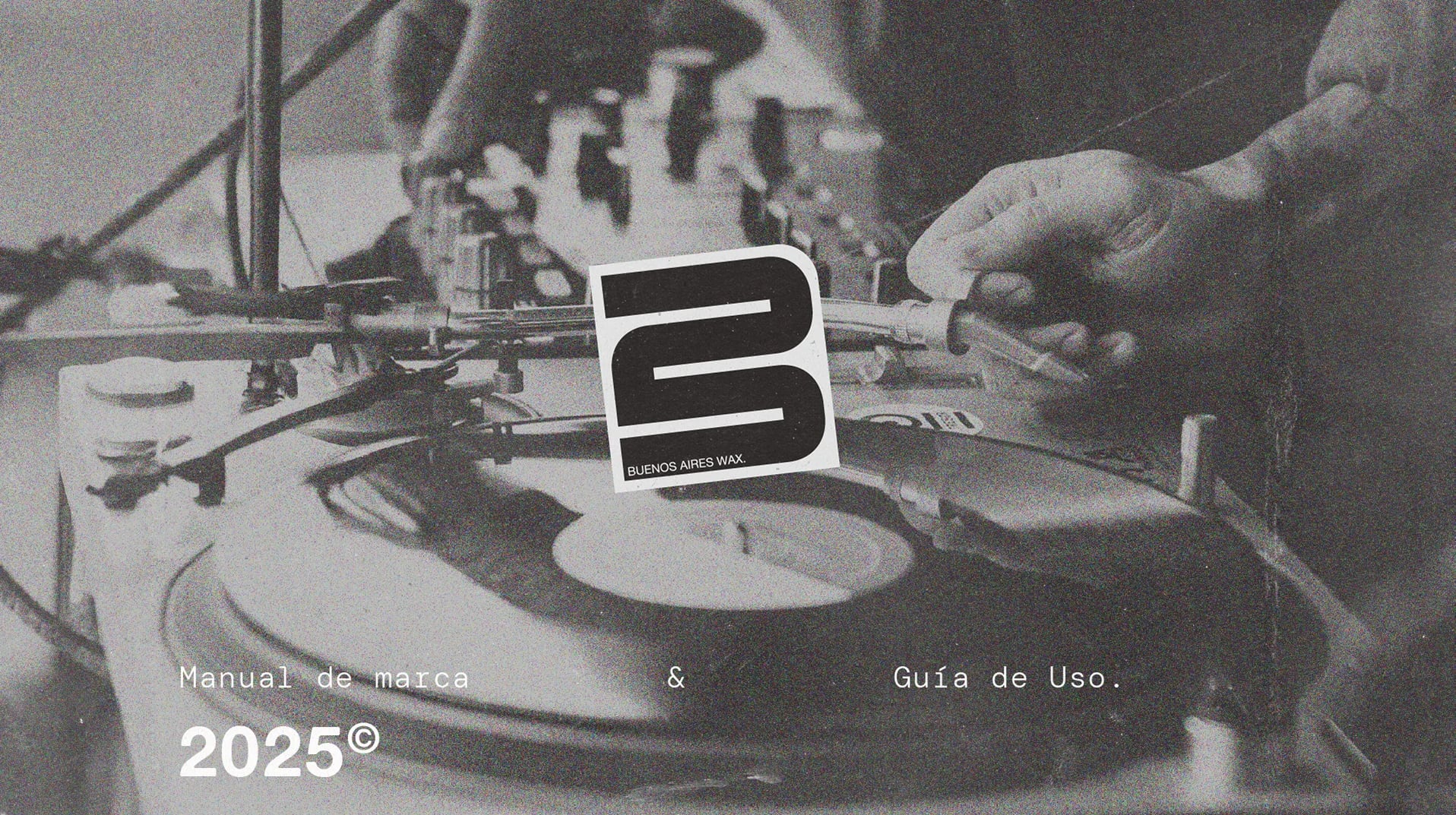 Brand manual cover: the B sticker on a turntable, “Manual de marca & Guía de uso, 2025”.