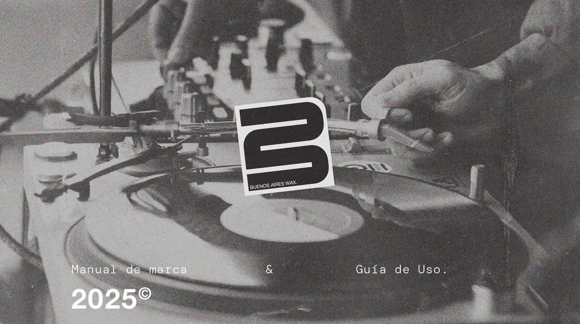 Brand manual cover: the B sticker on a turntable, “Manual de marca & Guía de uso, 2025”.